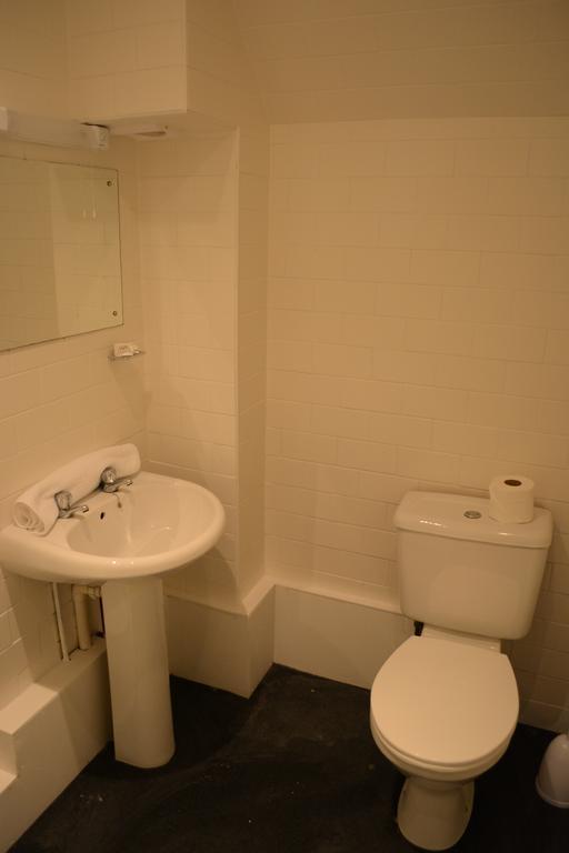 Almond House Lodge Edinburgh Room photo
